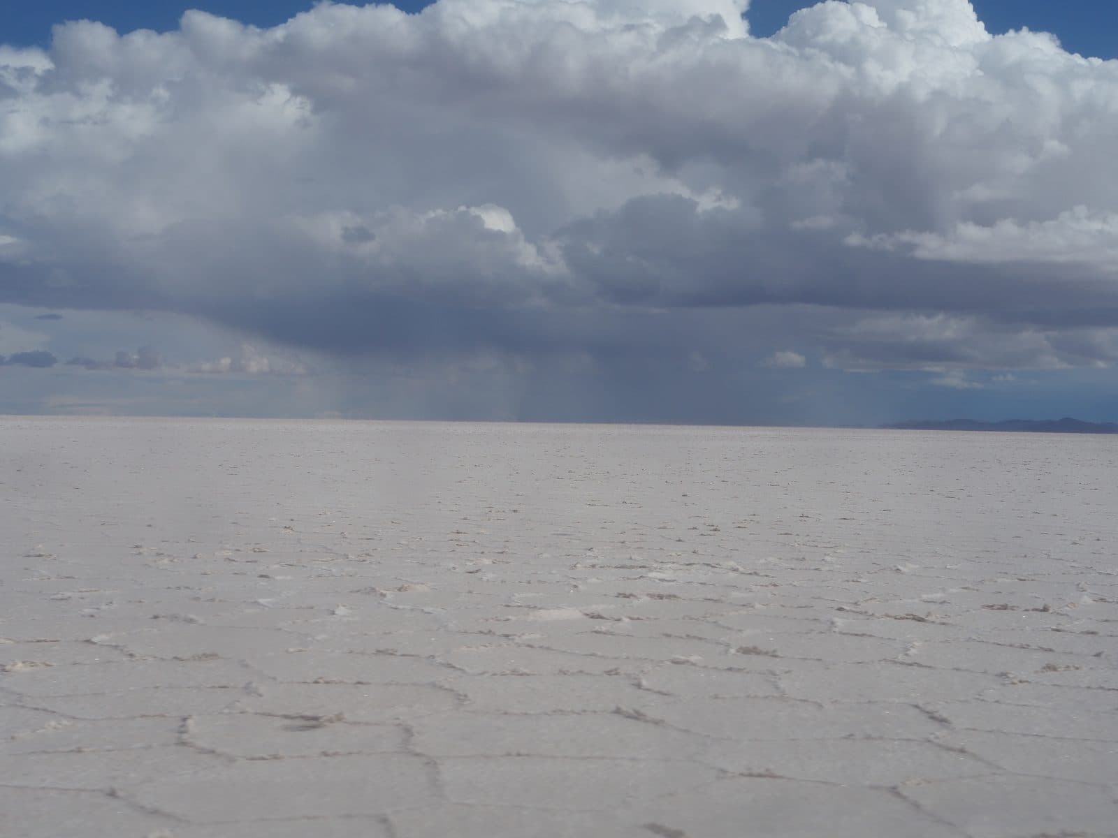 El Salar de Uyuni convertido en espejo tras la lluvia